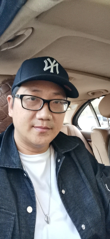 拥抱幸福的第一张照片--三明征婚网